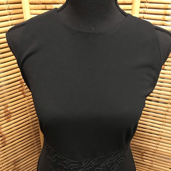 Black gown with beaded detail - Picture 2 of 6